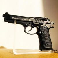 Pistola De Juguete De Aleación 1:3 92F Adorno Para El Hogar Decoración De Artefactos De Metal Desmontable Regalo Para Fiestas Colgante Para Llaves - details 2