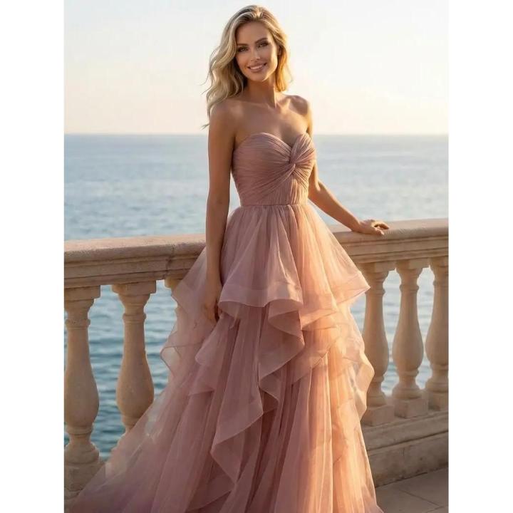 Vestido invitada boda de tul largo con diseño de un solo hombro y goma en la espalda, ideal para celebraciones formales y galas, silueta envolvente y ligera