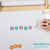 WOOMAX - Pizarra infantil doble cara (negra y blanca magnética) + rollo de papel para escribir, 57x59x93 cm, incluye tizas, imanes educativos, borrador, rotulador, 2 cestas de almacenaje y 2 botes, caballete madera, diseño 3 en 1, juguetes niños 3 años - details 2