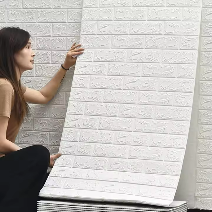 Papel Pintado Autoadhesivo 3D Pared - Efecto Ladrillo de Piedra, Impermeable Grueso Pegatina de Pared, Espuma de Polietileno, para Cuarto de Baño, Dormitorio y Cocina (0.7m x 20m, Blanco) - 1