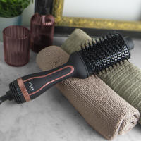 Cepillo secador Jocca con diseño ovalado, tubo de revestimiento de cerámica, tres intensidades de calor, cable giratorio de 360º y mango ergonómico para secar, moldear, rizar, planchar y/o dar volumen. - details 0