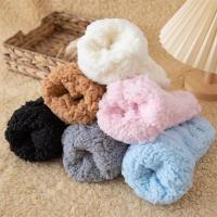 Calcetines De Plush Gruesos Y Cálidos Para Otoño E Invierno Calcetines De Gato Lindo Medio Calcetines Para Dormir En Casa Cómodos Y Suaves Para Mujer - details 3