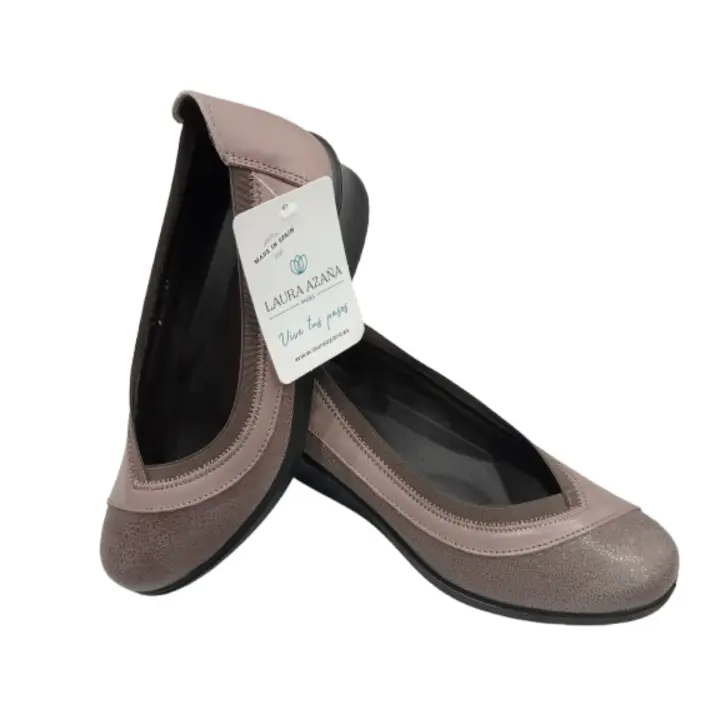Laura Azaña zapato mujer en piel tipo salón con cuña para una mayor comodidad ademas tiene plantilla extraible y elástico alrededor modelo 21853 - 1
