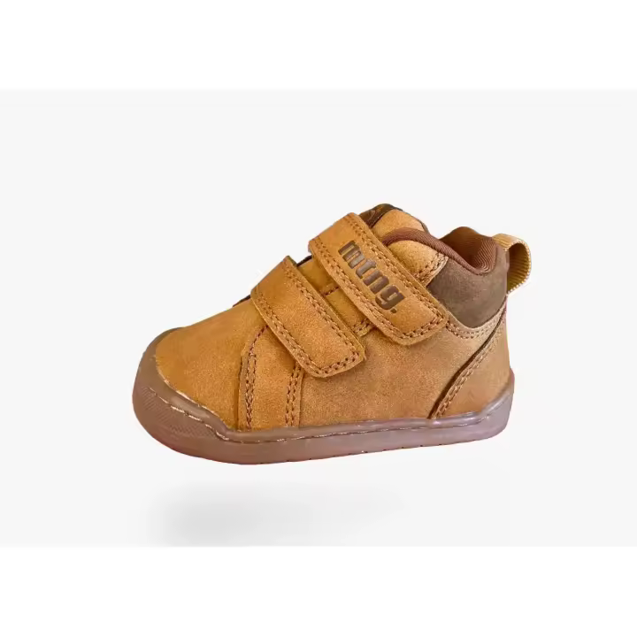 Zapato Respetuoso Barefoot Mustang Free 48928 Camel Botita niño. Su suela tiene 3 mm de grosor y con zero drop(totalmente plana)respeta el natural desarrollo del pie del pequeño. Flexibles y torsionables. Veganos. - 1