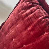 Cojín Decorativo Terciopelo Satinado Burdeos ALO HOME 50x50 cm con Flecos - Almohada Decorativa de Lujo, Suave y Elegant - details 2