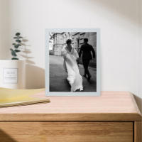 WAI 2 MARKET - Marco de Fotos Blanco, Hecho de Madera MDF con Panel de Cristal - Elegante y Resistente, Ideal para Decoración del Hogar y Exposición de Recuerdos - Tamaños 9x13, 10x15, 13x18, 15x20, 18x24, 20x25, 20x30, 24x30, A3, A4 - Con Soporte de Pie - details 1