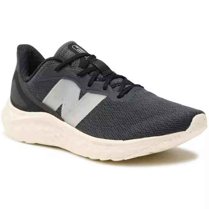 Zapatillas New Balance Fresh Foam Arishi V4 para hombre en color negro - 1