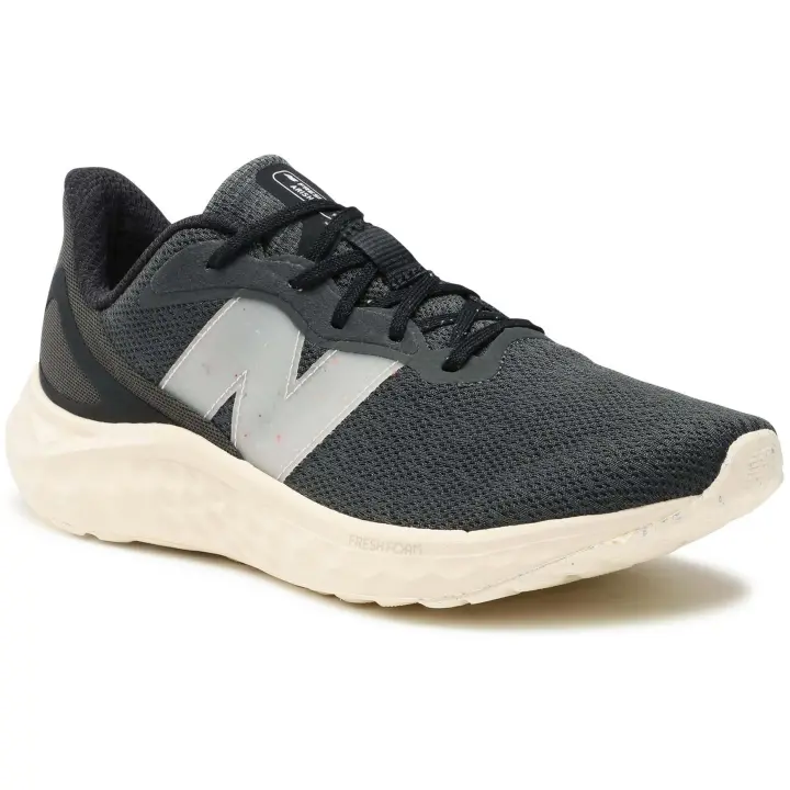 Zapatillas New Balance Fresh Foam Arishi V4 para hombre en color negro - 1