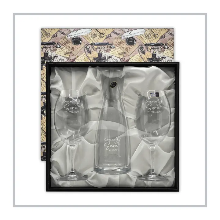 RegaloVip.es - 2 Copas y Decantador con Estuche Vintage, copas personalizadas, detalles únicos de boda, amantes del vino, regalo perfecto, aniversarios, decoración elegante en casa, celebración y momentos especiales. - 1