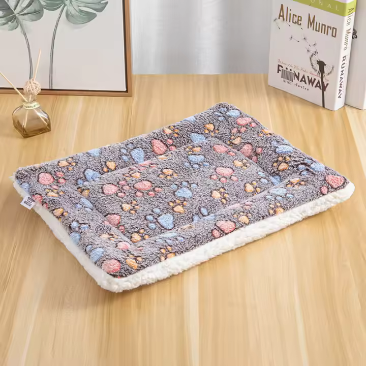 Alfombra De Gato Suave Para Dormir Con Peluche Corto Accesorios Para Mascotas Tamaño Pequeño Apto Para Gatos Y Perros Cachorros Cálida Y Confortable - 1