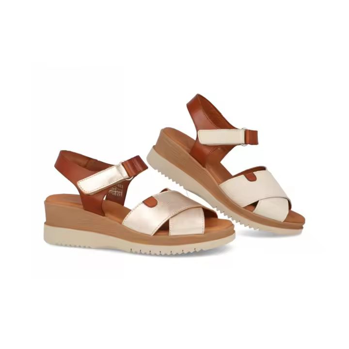 8000 - BDA SANDALIAS DE CUÑA   COLORES : BEIGE , ORO  TALLAS : 35 AL 41  CORTE EXTERIOR : PIEL  FORRO INTERIOR : PIEL  PLANTILLA : PIEL / GEL  ALTURA TACÓN / CUÑA : 5 CM.  PISO : SINTÉTICO - 1
