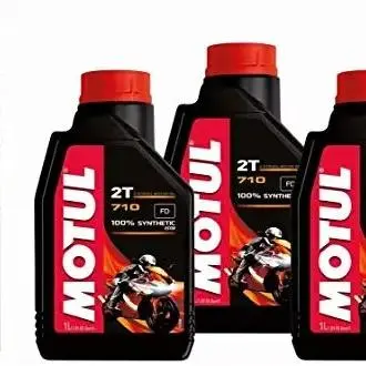 Motul 710 2T - Aceite de motor para moto de 2 tiempos + 3 litros de regalo MC Care C1 Chain Clean - 1