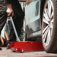 HOMCOM Gato Hidráulico para Coche de 2 Toneladas Gato Hidráulico con Altura Ajustable 12-30 cm y 4 Ruedas para Apoyar Coches Automóviles Rojo y Amarillo - details 1