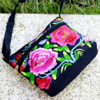 Nueva Small Mano Bolsos Estilo Étnico Bordado Saco De Hombro Casual De Lona Viaje Tres Cremalleras Bolsa Cruzada Para Mujer - details 6