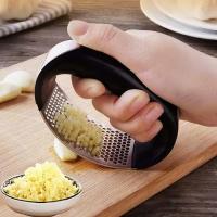 Prensa de ajos de acero inoxidable, utensilio de cocina profesional, pica y tritura fácilmente ajos, mango ergonómico, cómodo, fácil de limpiar, pelador de ajos - details 1