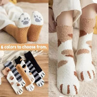 Calcetines De Piel Suave Para Mujer Invierno Caloroso Con Diseño De Pata De Gato Y Huella Dactilar Calcetines De Poliéster Talla Única Para Uso Doméstico Y Dormir - details 0
