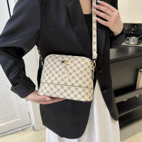 Bolso De Hombro Para Mujer En Cuero PU Con Colgante De Ciervo Y Forma De Concha Bolso Cruzado Pequeño Moda Bolsos - details 7