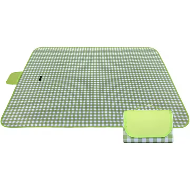 Enorme pero plegable. Nuestra alfombra de picnic puede estirarse hasta 200 cm x 146 cm, lo suficientemente grande para su familia (verde) - 1