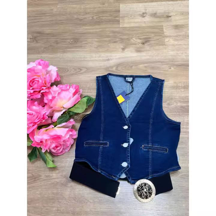 Chaleco vaquero mujer sin mangas – Estilo casual urbano, con botones elegantes y bolsillos decorativos | Talla M (42) | Perfecto para looks denim modernos y versátiles - 1