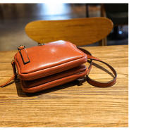 Bolso De Hombro Para Mujer Estilo Vintage 2023 Cuadrado Sencillo Con Compartimento Bolso Cruzado De Diseñador Bolsa Mensajera Feminina Material PU Con Lining De Poliéster - details 15