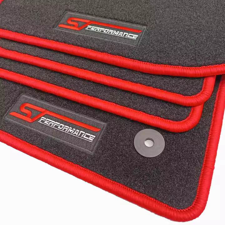 Alfombras alfombrillas a medida para FORD Focus IV desde 2018 en moqueta velour con borde rojo y logo - 1