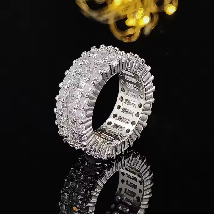 Anillo De Eternidad Para Mujer Con Corte Baguette En Colores Rosa Verde Y Plata Joyería De Lujo Para Boda Y Día De San Valentín R4575 - 1