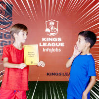 Juego Oficial Kings League- Juego de Futbol Recrea un Partido Real. Incluye, Balón, Cartas y Pulsador NIÑOS +6 años - details 2