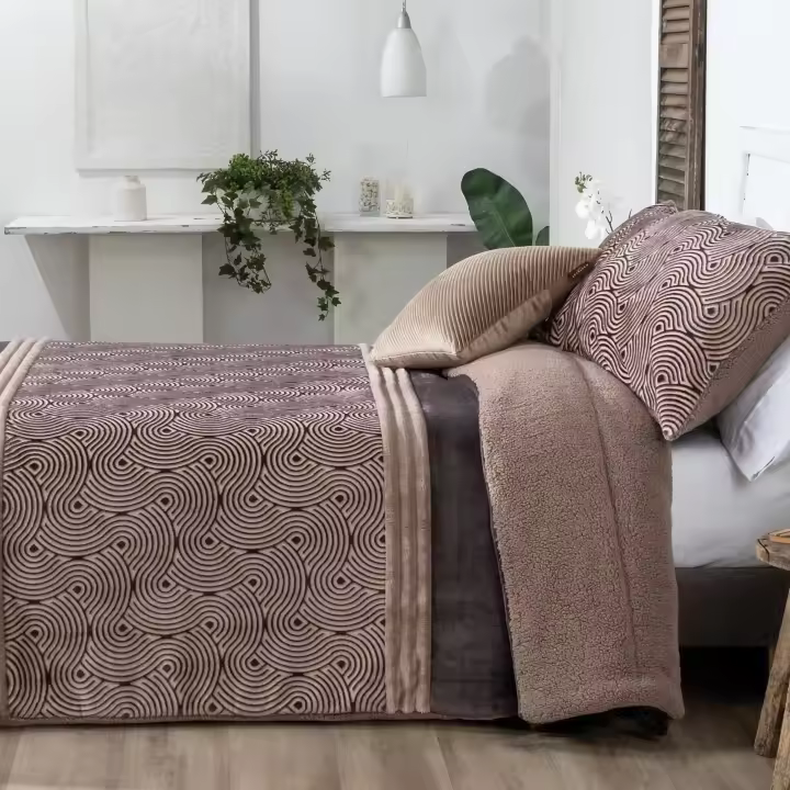 Manterol Outlet - Edredón comforter de borreguito ondas chocolate. Tejido térmico sherpa muy cálido, suave y mullido para un descanso reparador en invierno. - 1