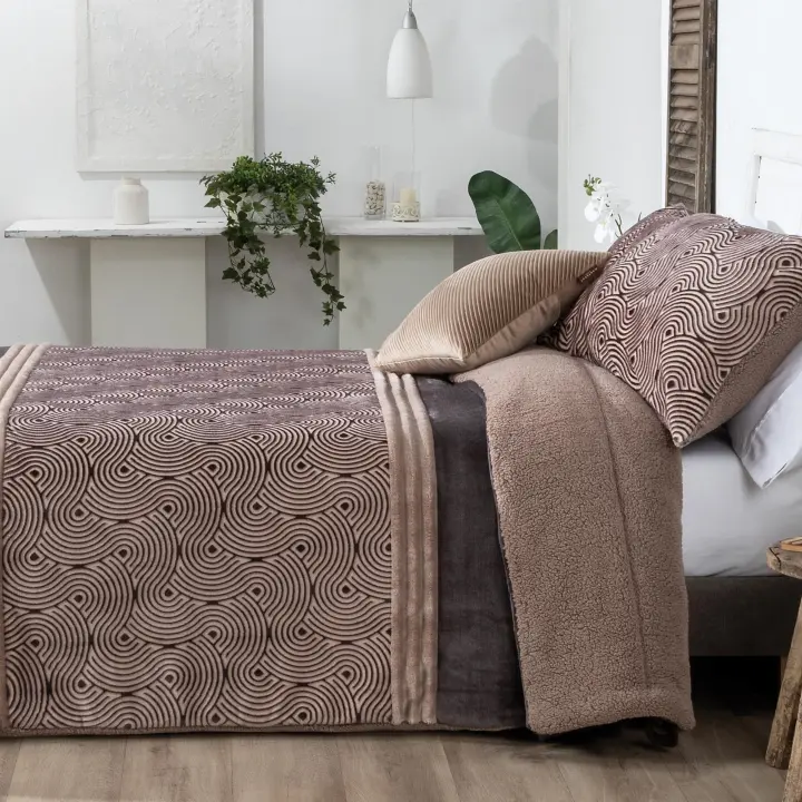 Manterol Outlet - Edredón comforter de borreguito ondas chocolate. Tejido térmico sherpa muy cálido, suave y mullido para un descanso reparador en invierno. - 1