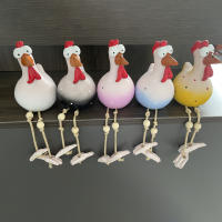 Estatuilla decorativa de gallina divertida con ojos grandes y patas colgantes, adorno de jardín exterior para exteriores o interior. - details 4