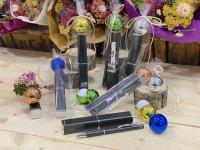 Lote de 10 Bolígrafos Antonio Miró de aluminio con un balsamo de labios aroma vainilla surtidos colores con en un elegante estuche de aluminio - regalos para invitados de boda comuniones bautizos aniversarios detalles originales para invitadas de boda - details 1