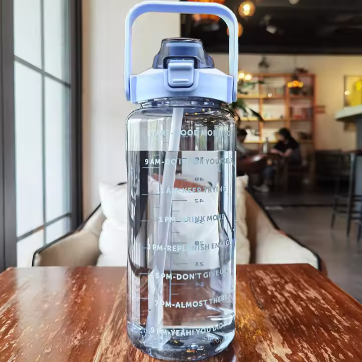 Botella De Agua Deportiva De 2 Litros Con Tapa De Pastilla Para Viajes Y Fitness Botella Grande Y Gruesa Para Adultos Material Plástico Reutilizable Y Lavable - 1