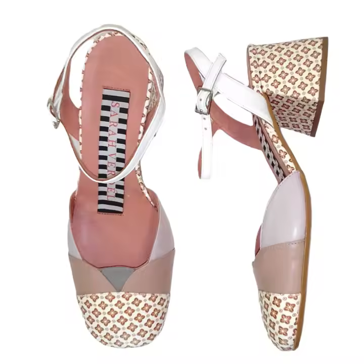 SARAH VERDEL_ ZAPATO DE TACON MEDIO EN PIEL NAPA MULTICOLOR CON AIRE RETRO. CON HEBILLA. - 1