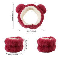 3Pcs Accesorios De Peluche Oso Fresa Para Niñas Headband Y Muñequera Kit De Regalo Cuidado De La Piel No Eléctrico - details 3