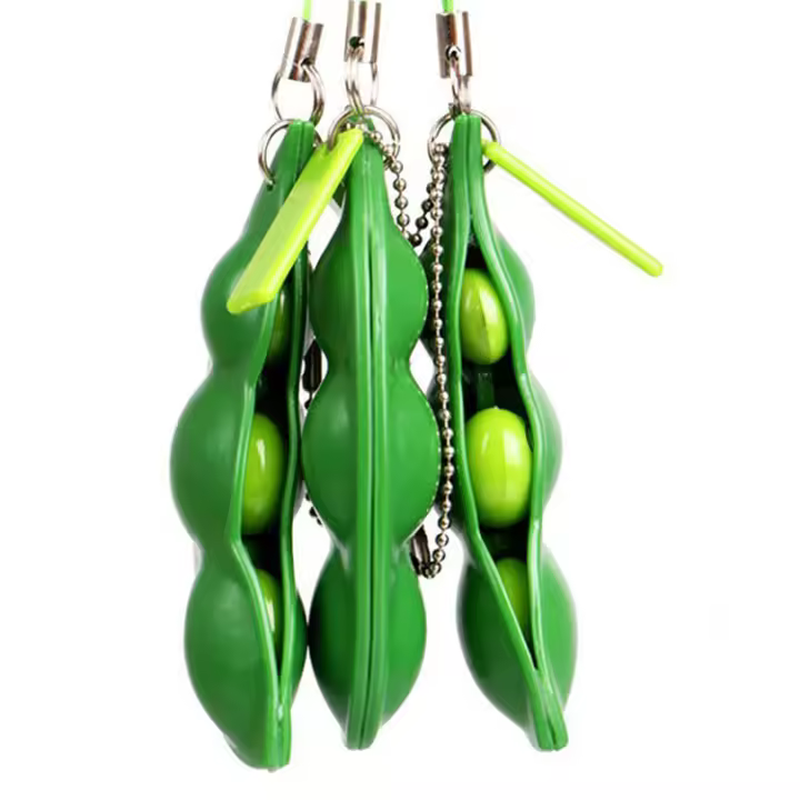 Paquete de 3/6 llaveros de edamame, juguete inquietante, regalo de juguete de guisante para aliviar el estrés y el aburrimiento, llavero de vaina de guisante - 1