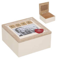 Caja decorativa portafotos con espacio para una foto de 10x15 cm - Fabricada con madera blanca y natural decorada con la palabra “LOVE” con letras de madera tipo Scrabble y un corazón rojo con la frase "te amo" - Ideal para guardar todas tus fotos - details 1