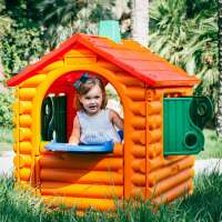 INJUSA - Casa de Juguete The Hut | Casita Infantil para Niños de 2 a 6 Años |  Casa Exterior de Juguete con Puerta de Entrada con Pestillo y Buzón | 2 Ventanas con Persianas | Mostrador Exterior | Multicolor | Decoración Inspirada en las Casas de Troncos - details 0