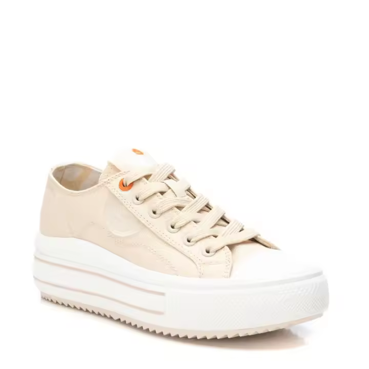 REFRESH 172719 Zapatilla de mujer, de la marca Refresh. Fabricada en lona. Forro decorativo con animal print. Primer ojete con el color representativo de la marca. Cierre mediante cordones. Piso volumen con suela canalada de goma antideslizante. - 1