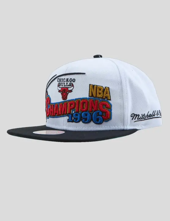 GORRA MITCHELL & NESS BULLS 96 CHAMPIONS WAVE HWC SNAPBACK BLANCO/NEGRO - 1