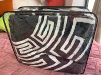 Manta Terciopelo Estampada de Negro versac / 200x240cm 100% poliéster para cama 135/150cm - details 0