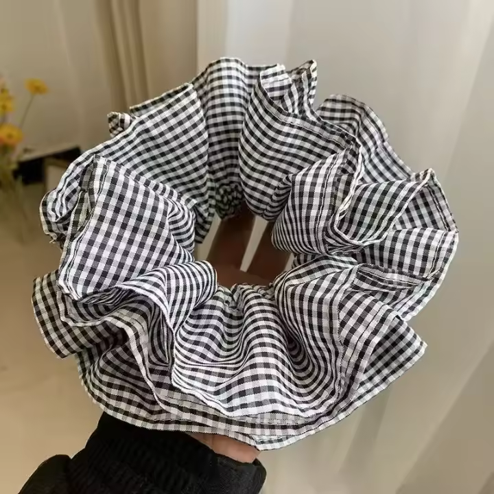 Cinta Para El Cabello Grande a Cuadros Negro Y Blanco Estilo Retro Y Dulce Con Flores En Pleated Oversized Banda Elástica Para Mujeres - 1