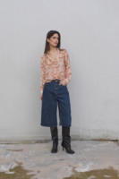 Emarola & Co - Camisa Jarde para Mujer de corte femenino y luminoso estampado, diseño atemporal y versátil en 100% poliéster, perfecta para ocasiones informales y estilo urbano chic - details 0