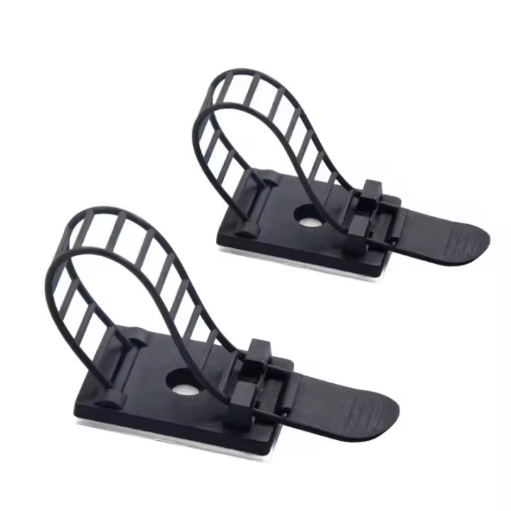 Clips de cable, 30 clips de cable autoadhesivos, organizador de cables para cables Ethernet y sistema de gestión de cables para TV, ordenador portátil, escritorio, negro - 1