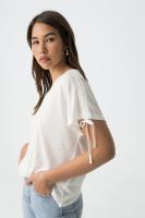 Camiseta Pepita blanca de tiffosi. Camiseta muy fresca y fluida en color blanco, las mangas tienen lazos reguladores. Fondo de armario imprescindible para esta temporada - details 1
