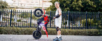 isinwheel A12 Moto Eléctrica para Niños, Motor 350W, Batería 36V 5.2AH, Neumáticos de 12 Pulgadas, Velocidad Máxima de 25 km/h, Autonomía de 22 km, 3 Modos de Velocidad, Doble Amortiguador, Freno de Manillar + Freno de Estacionamiento en la Rueda Trasera - details 10