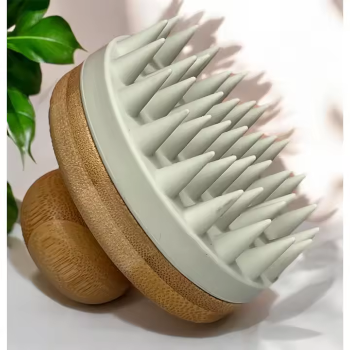 Opal Beauty - Masajeador Capilar de Bambú con Cerdas de Silicona Suaves - Ideal para Estimular el Cuero Cabelludo, Relajar, Mejorar la Circulación Sanguínea, Reducir el Estrés, Promover el Crecimiento del Cabello, Limpieza Profunda y Masajes Antiestrés - 1
