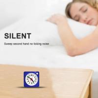 Pequeño para Mesita de Noche, sin Tictac, funciona con Pilas, Reloj analógico Silencioso para dormitorio, mochilero, con función de Repetición y Luz Nocturna - details 2