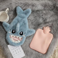 Nueva Botella De Agua Caliente De Peluche En Forma De Mordaza De Tiburón Para Mano Y Pies Calentador Portátil Para Mujeres - details 2