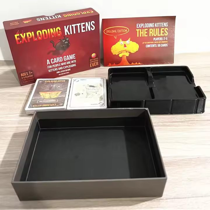 Exploding Kittens Party Pack - Juego de cartas para toda la familia - Divertido juego de cartas de ruleta rusa para adultos, adolescentes y niños - Premiado juego de mesa familiar - 1
