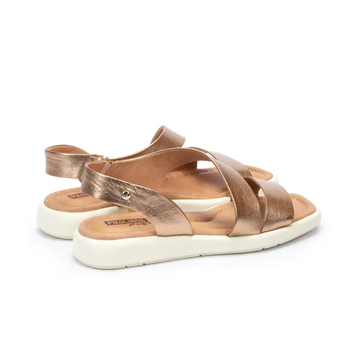 Shoes Sandalia marca Pikolinos para mujer en color platino - 1